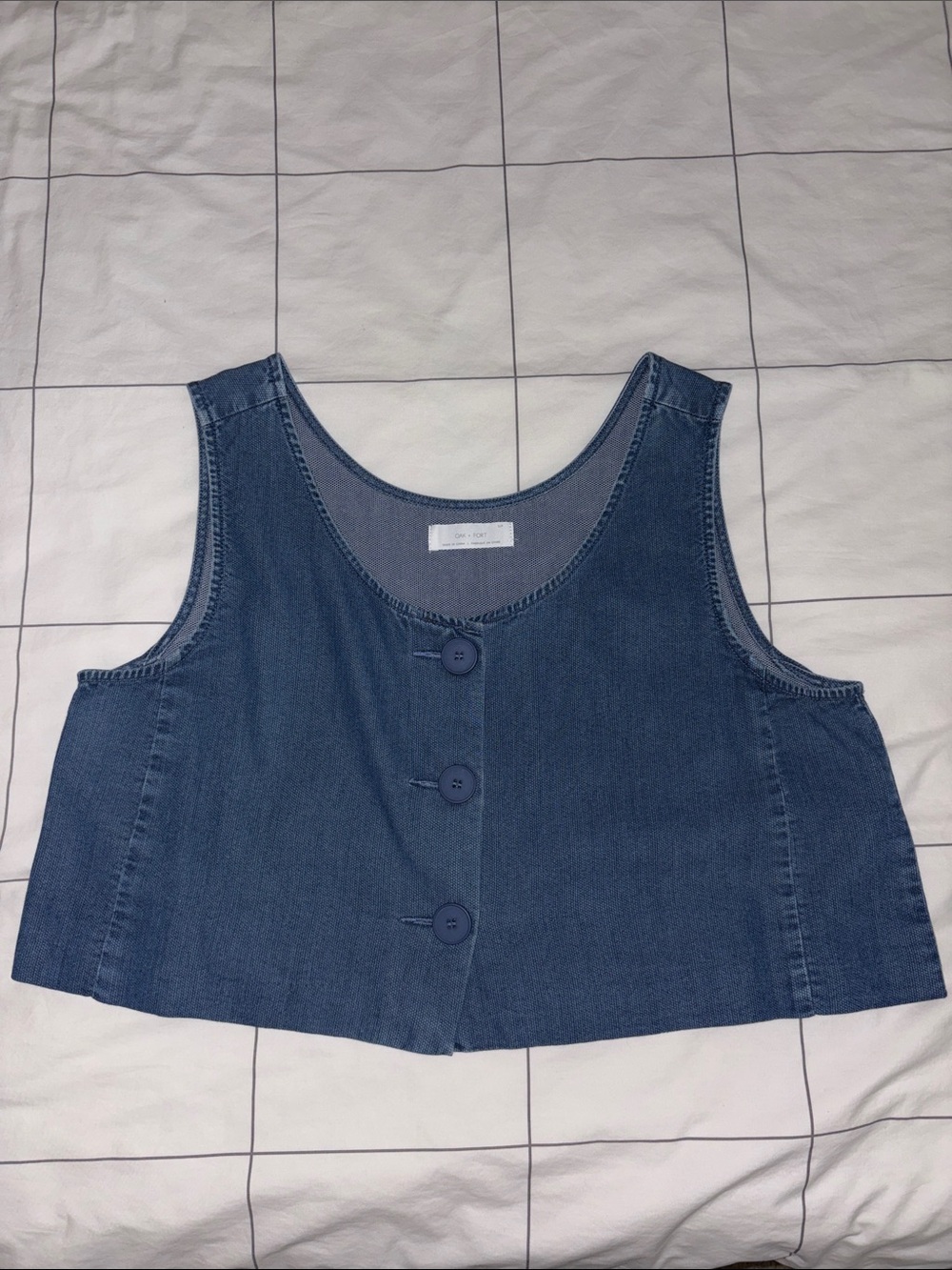 OAK+ FORT Blue Denim Button-Front Crop Tank